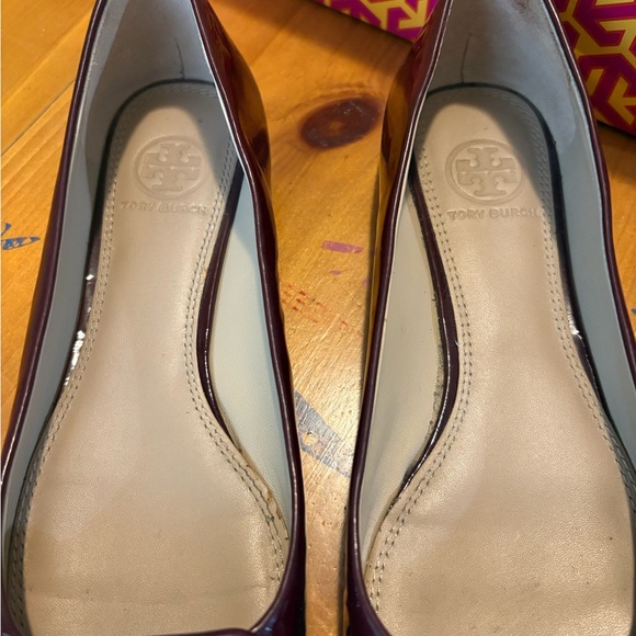 Tory Burch Maroon square toe Flats with Gold Detailing 6.5 - Picture 4 of 8